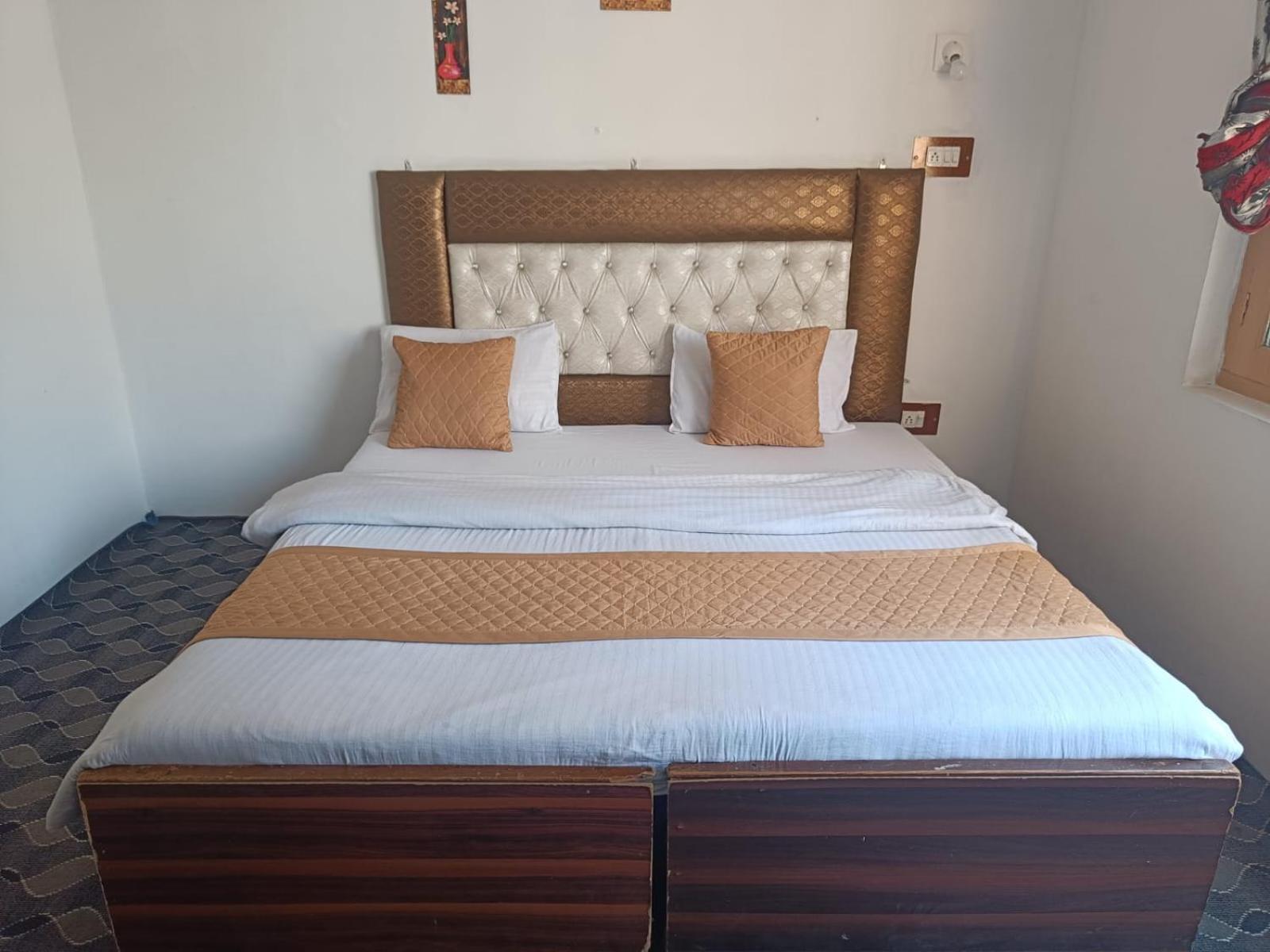 Hotel New Heaven Canal Srīnagar Exterior foto
